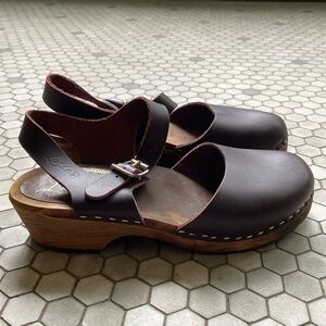 Lotta from Stockholm Low Wood Aubergine Clogs on Brown Base size 38